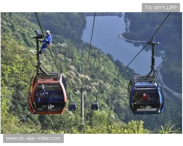_高空索道体验：飙速穿越悬崖峭壁_，高空索道危险吗